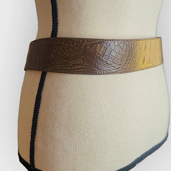 Brown Crocodile Pattern Belt with Silver Buckle - Picture 3 of 8